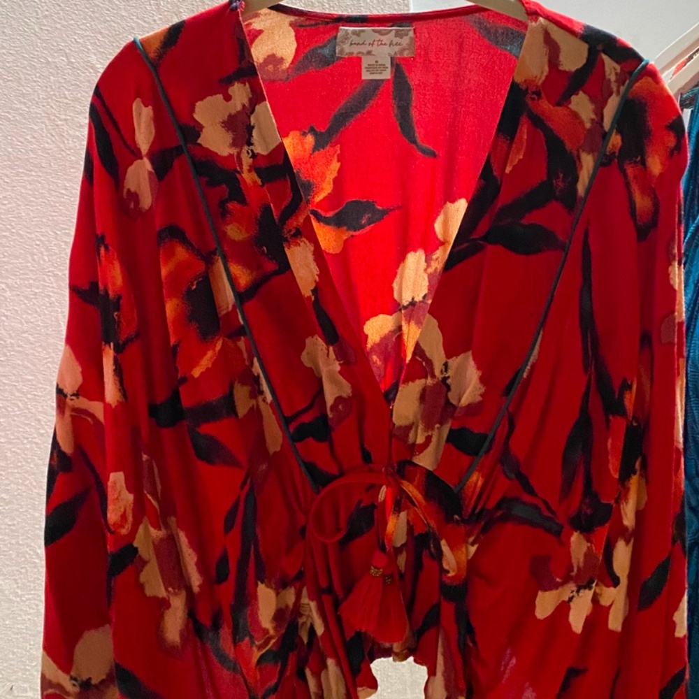 The High Priestess RED FLORAL Batwing TOP❤️Size Medium💌